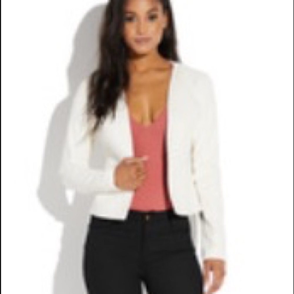 White leather style jacket. Size XXL New with tags